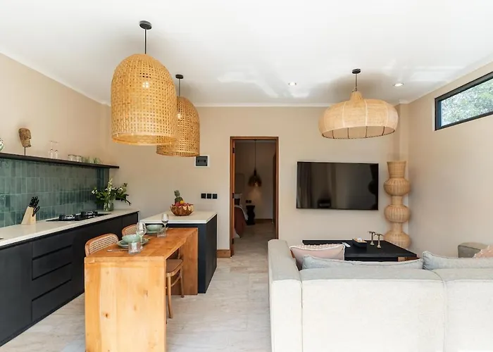 Stylish New With Pool Near Balangan
