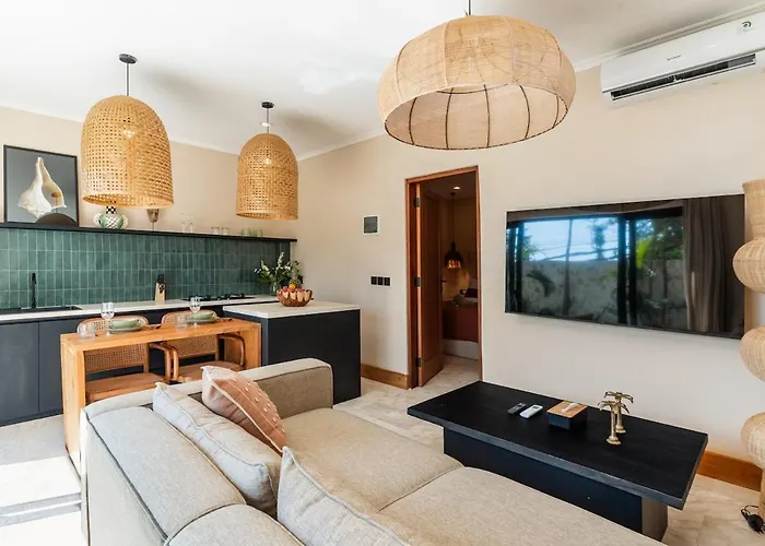 Stylish New With Pool Near Balangan